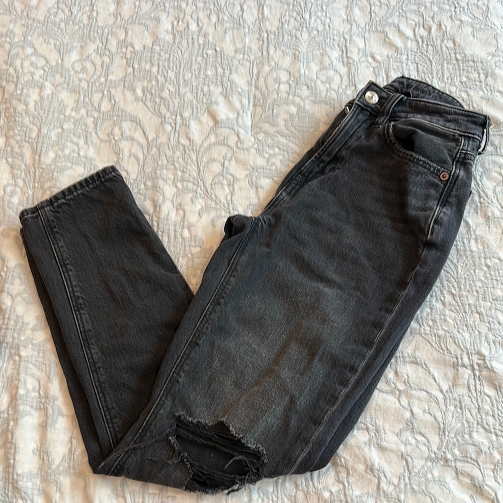 American Eagle strigid jeans.